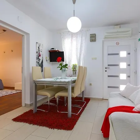 Jelena, Guest house